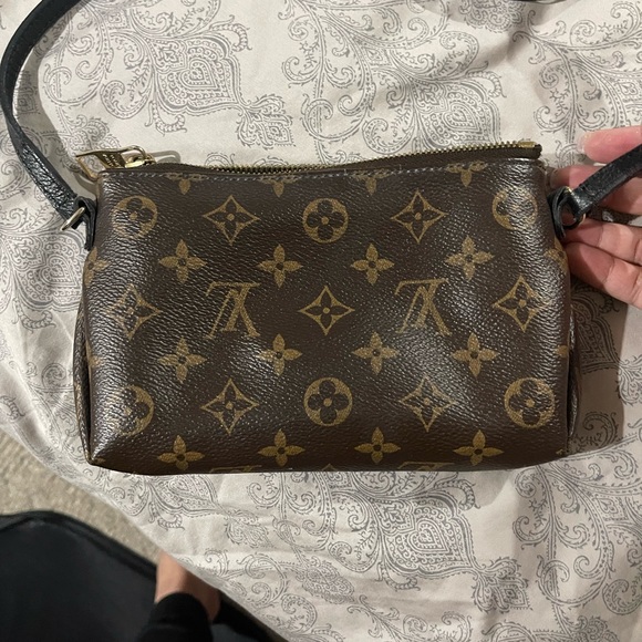 Authentic Louis Vuitton Pallas - Picture 2 of 12
